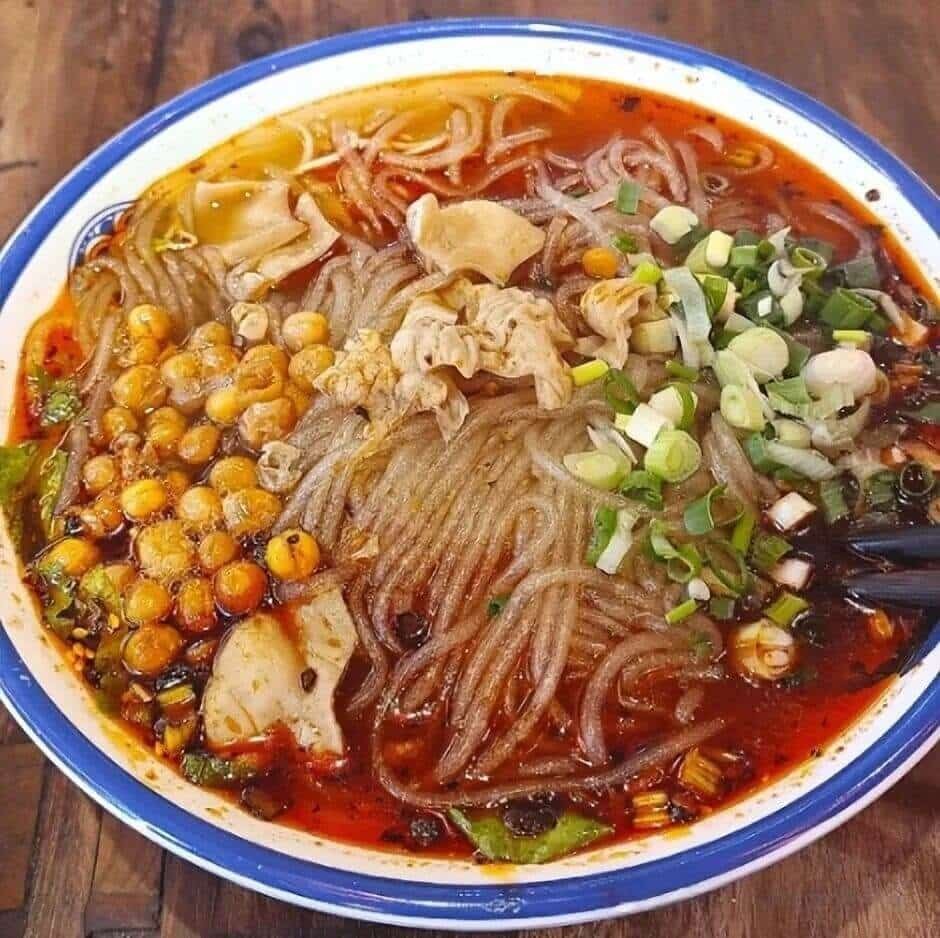 Chengdu cuisine: Hot and sour pork intestines noodles Chengdu cuisine: Hot and sour pork intestines noodles