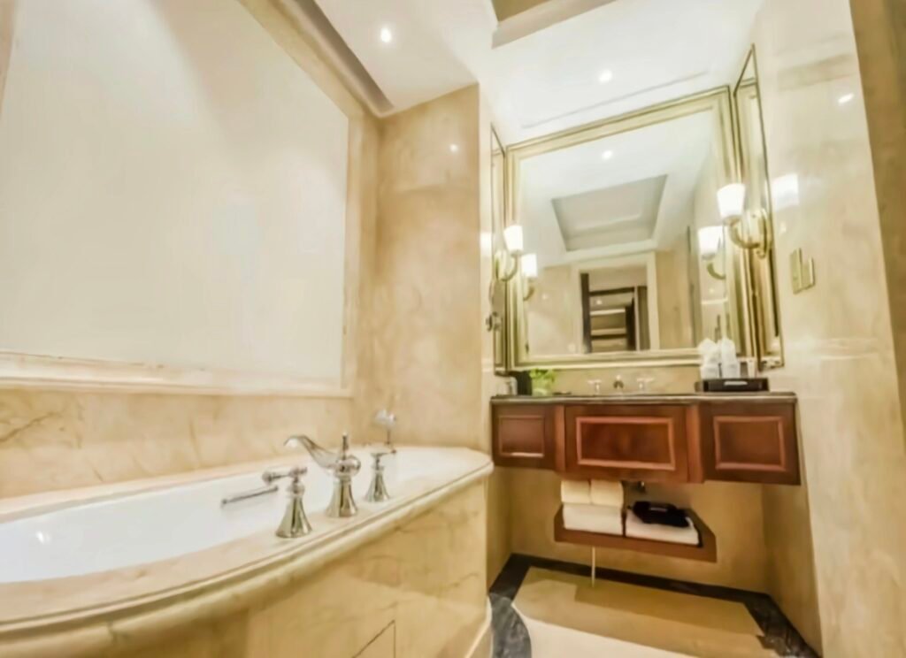 Chengdu Jinyun Hotel superior room bathroom