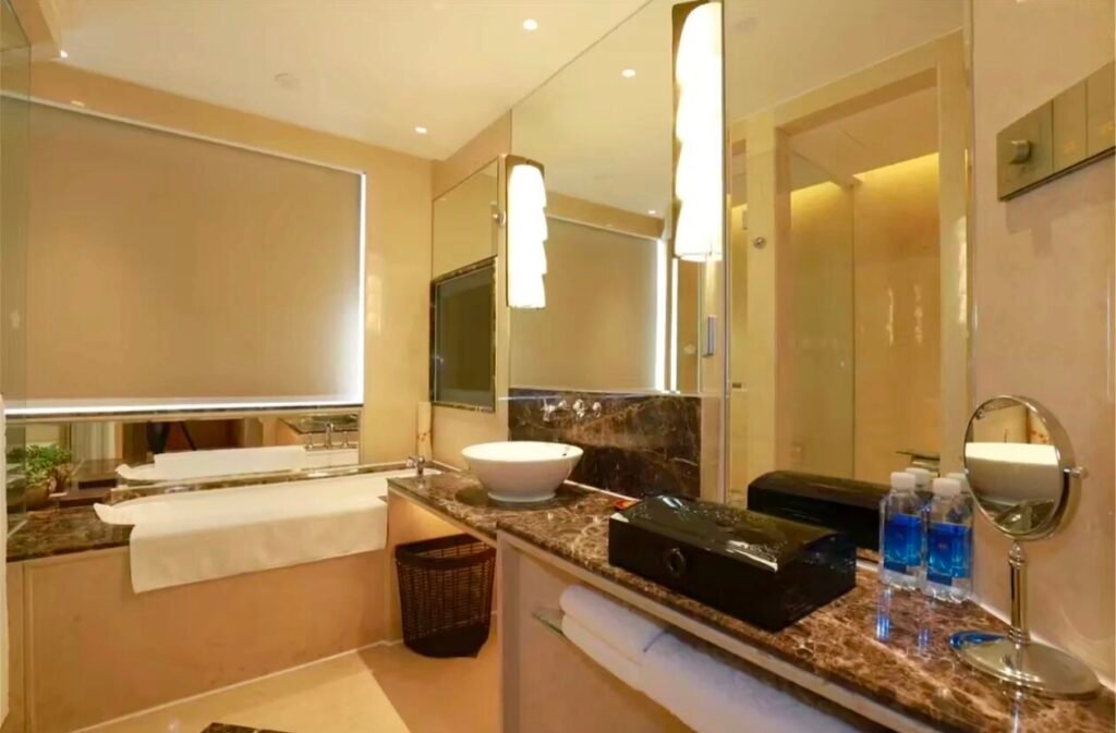 Chengdu Tibet Hotel Tibetan style guest room bathroom