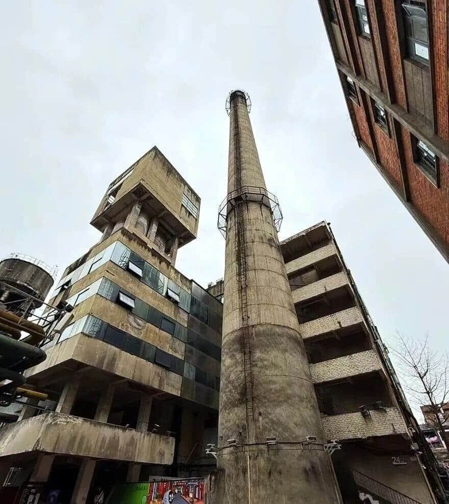 Abandoned chimneys in Chengdu's eastern suburbs
