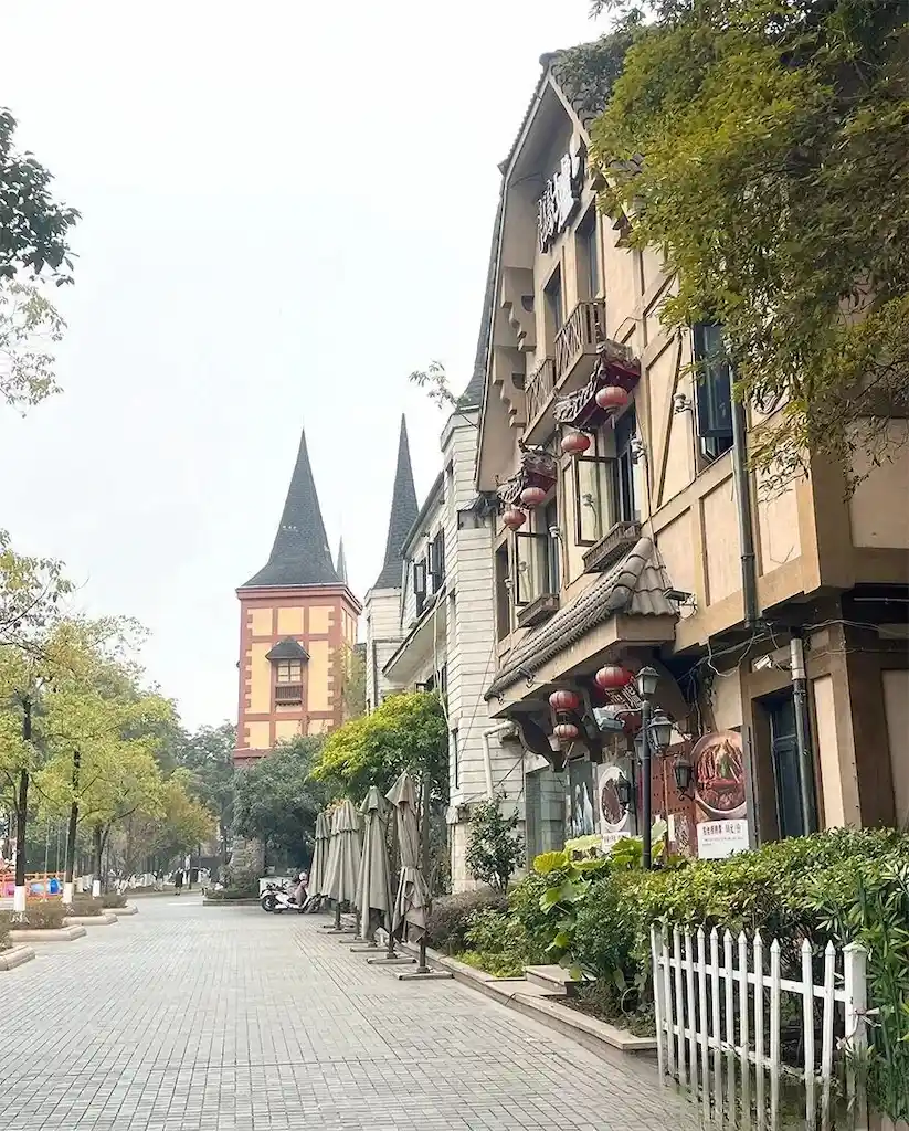 European-style town in Chengdu Nanhu Wetland Park