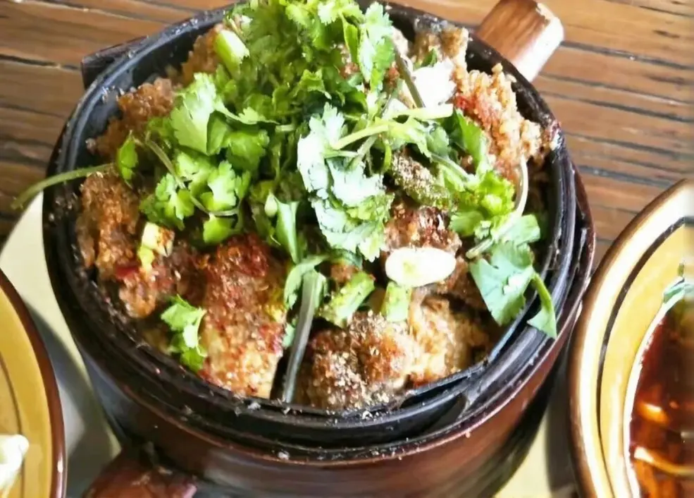 Luocheng Ancient Towns holed sticky rice cakes