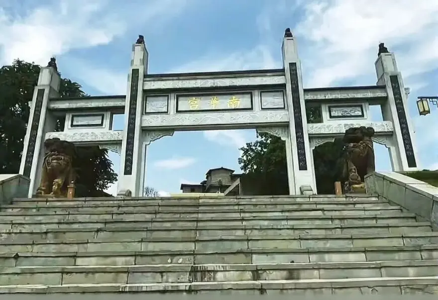 Nanhua Palace in Luocheng Ancient Town