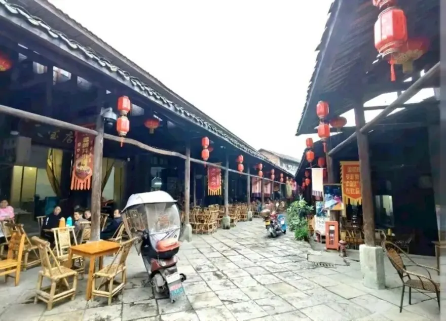 Tea shops in Luocheng Ancient Town