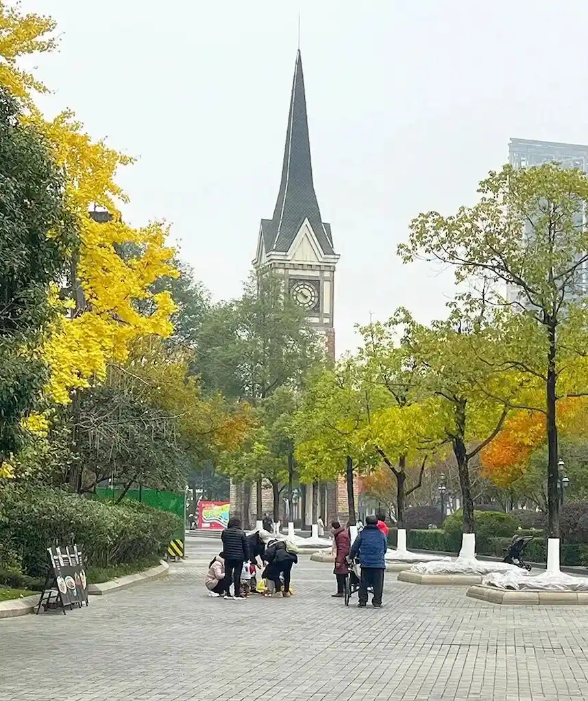 The clock tower of Chengdu Nanhu Wetland Park