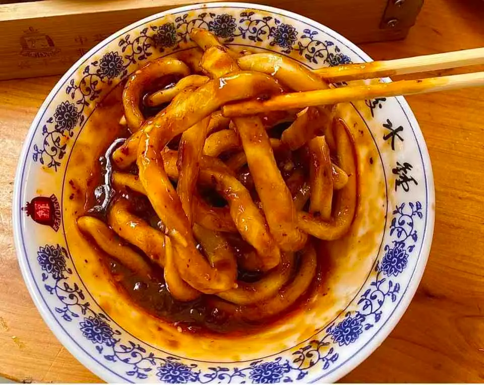 chengdu dumplings:Sweet Water Noodles in Chengdu People’s Park