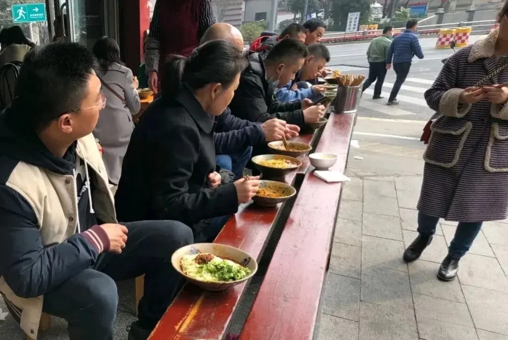 chengdu zajiang noodles:Chengdu Da Wan Mian Restaurant