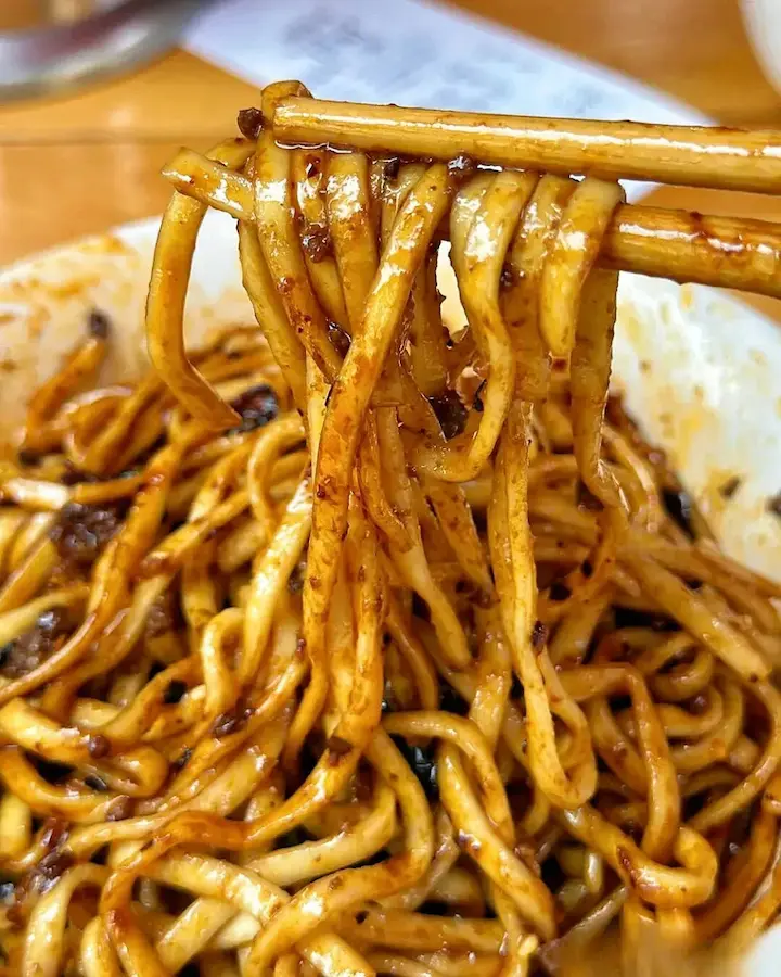 Vegetarian pepper noodles in Chengdu traditional mixed sauce noodle restaurant