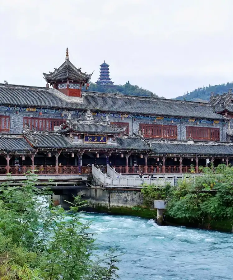 chengdu tourism attractions:Dujiangyan in Chengdu