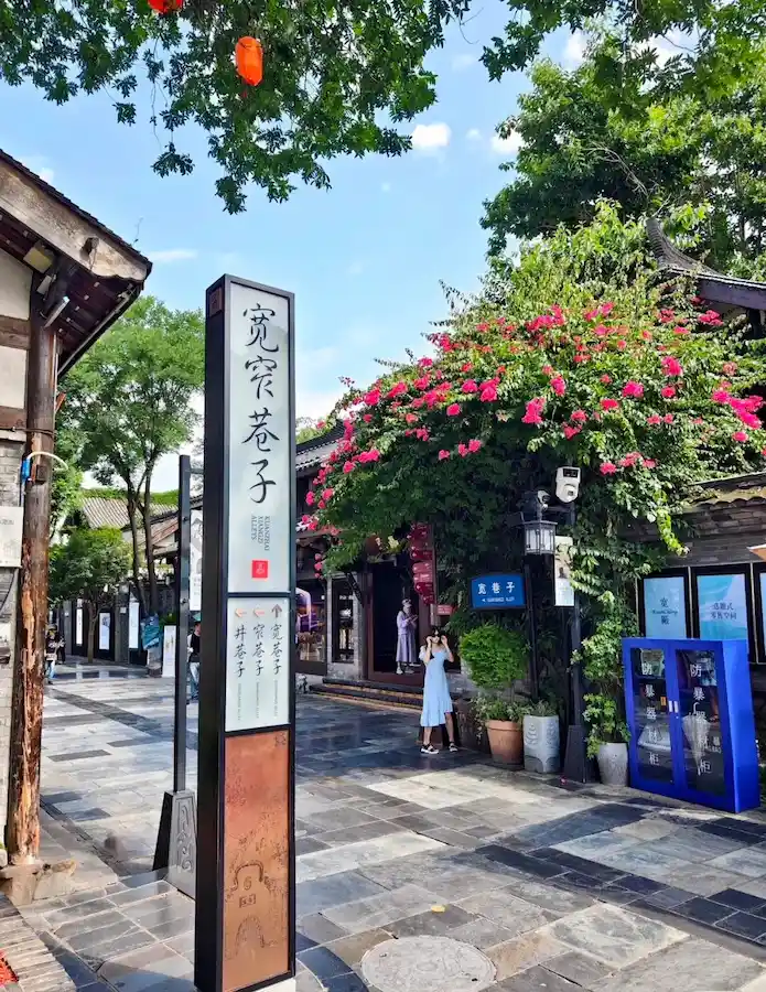 chengdu sightseeing attractions:Kuanzhai Alley in Chengdu