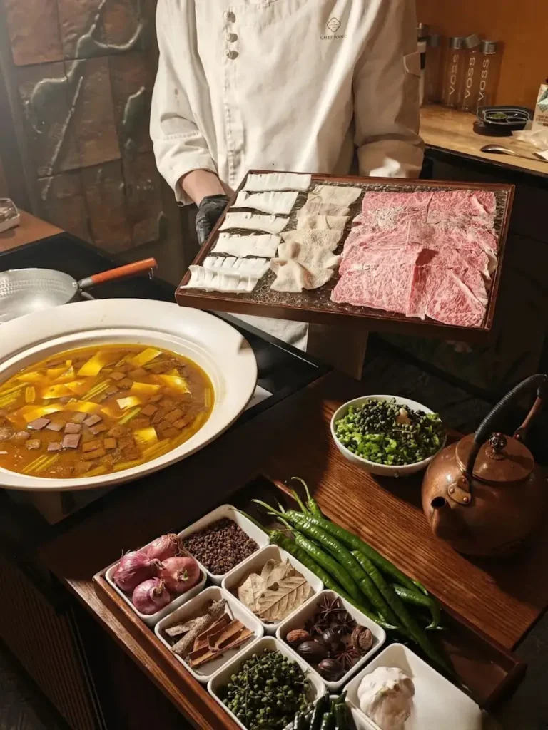 Nantangguan Sichuan cuisine culture restaurant-s Guanpai snowflake M12 Wagyu beef hair blood wang