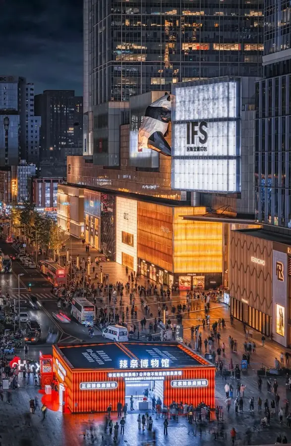 tourist attractions in chengdu china:Taikoo Li Commercial Street on Chunxi Road in Chengdu